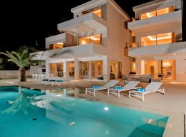 Villa Brac Neptuno - 6 Bedroom Luxury Villa - Sauna - Gym - Sea Views，位于塞尔察的豪华酒店