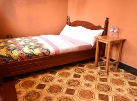 Room in BB - Amahoro Guest House - Double Room with Private Shower Room，位于鲁亨盖里的住宿加早餐旅馆