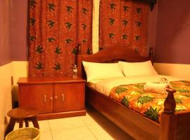 Room in BB - Amahoro Guest House - Single Room with Shower，位于鲁亨盖里的旅馆