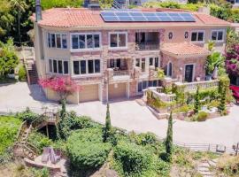 UNEQUALLED LUXURY VILLA BEACH 7000ft 180 VIEW，位于拉古纳海滩的酒店