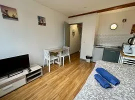 Studio downtown Melun near train station