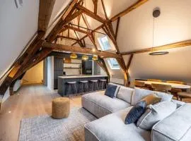 City-view loft with beams mezzanine and high ceiling