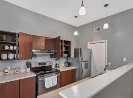 Breathtaking Unit in Shaw - 4 Queen beds 1W