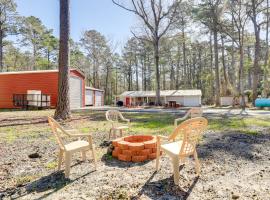 Secluded Newport Getaway with Fire Pit and Grill!，位于哈夫洛克的酒店