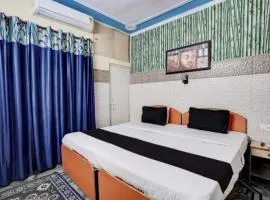 Goroomgo Pyrenees Homestay Agra Near Taj Mahal