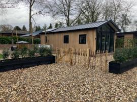 Schitterend 4 persoons Tinyhouse met HOTTUB aan de bossen in Putten 4-16，位于皮滕的木屋