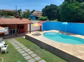 2 QUARTOS a 1km PRAIA do Balneário com PISCINA, garagem 2 VAGAS, wi-fi 450MB, ar-condicionado, churrasqueira e cozinha completa