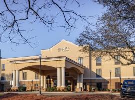 Russell Inn and Suites，位于斯塔克维尔的酒店
