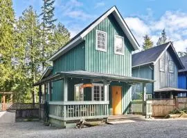 Hearth and Cove, Cabin with Water Access and Hot Tub