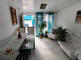 Habitacion privada en casa familiar con bano compartido，位于亚美尼亚的民宿