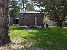 M13 Tiny House at Grampians Edge，位于Dadswells Bridge的酒店