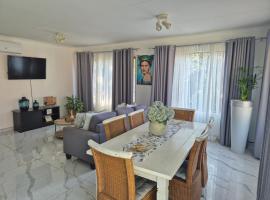 A&F Cottage with pool n braai，位于Sandton的酒店