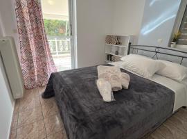 Alexandra’s apartment，位于Paralía Akrátas的酒店