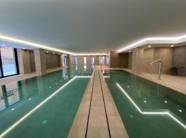 CP Top floor luxury studio with spa and pool，位于直布罗陀的公寓