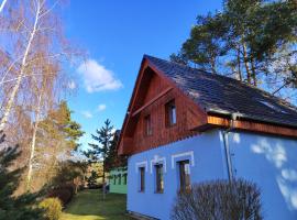 Pronájem domu u řeky Lužnice v soukromém areálu-blue，位于Koloděje nad Lužnicí的酒店