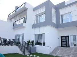 Sea View Chalet Al Ashkharah