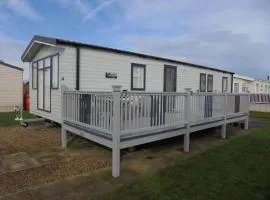 Kings: Malton:- 6 Berth, Central Heated, Enclosed Veranda