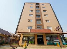 RoomQuest SPS Hotel and Residence，位于Ban Bang Khan的酒店