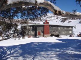 流浪汉小屋酒店，位于佩里舍峡谷国际滑雪缆车附近的酒店