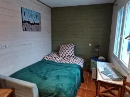 L'Escale - private bed, shower room & kitchen