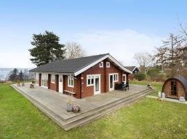 Cozy Home In Holbæk With House Sea View，位于霍尔拜克的酒店