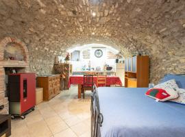 la taverna da Irene，位于罗伊的酒店