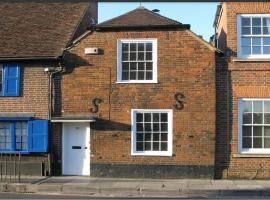 Grade II listed cottage - Free Parking，位于索尔兹伯里的酒店