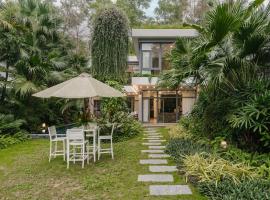 Rosee Villa - Green Villa with private Pool，位于荣福克的度假屋