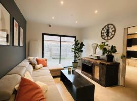 THE SHARE HOUSE，位于Tillé的酒店