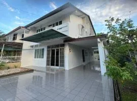 Kumpang Homestay 25 Kuching