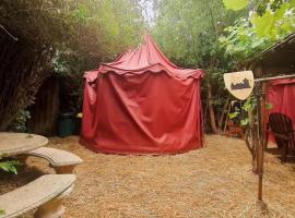 Le Camp du Chevalier, hébergement insolite près du zoo de Beauval et des châteaux de la Loire，位于瓦朗赛的酒店