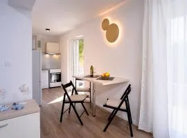 Big sunny terrace apartment Hvar