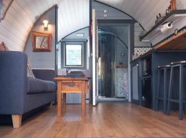 Etive Pod, West Highland Way Holidays，位于金洛赫利文的酒店