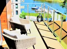 Marina Glamour Apartment - 3 pokoje, widok na marinę i garaż w pakiecie