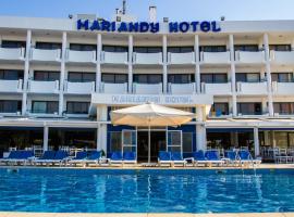 玛丽安第酒店，位于拉纳卡的带泳池的酒店