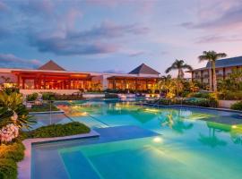 Crowne Plaza Fiji Nadi Bay Resort & Spa, an IHG Hotel，位于南迪楠迪国际机场 - NAN附近的酒店