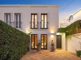 Sophisticated art deco in the heart of Toorak