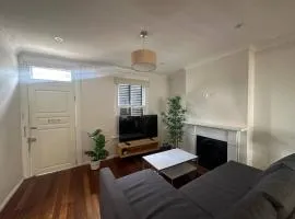 3 Bedroom House Family Friendly Surry Hills 2 E-Bikes Included