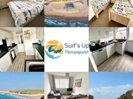 Surf's Up in Perranporth, Cornwall Coastal Holidays，位于佩伦波斯的酒店