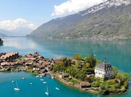 Romantic Swiss Alp Iseltwald with Lake & Mountains，位于伊瑟尔特瓦尔德的酒店