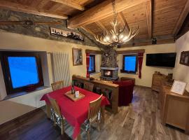 Chalet Chez Louis vista Catena Monte Bianco sulle piste da sci，位于库马约尔勒格丽耶附近的酒店