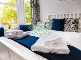 Kingsway Guesthouse - A selection of Single, Double and Family Rooms in a Central Location，位于斯卡伯勒的酒店