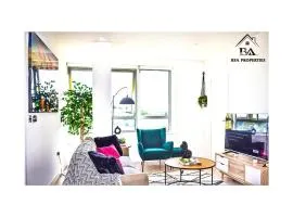 Modern 2 Bed 2 Bath Bracknell with Free Parking