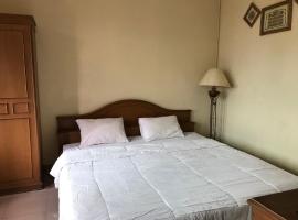 Wisma Atma Bhakti near Solo Square Mitra RedDoorz，位于Lawean的酒店