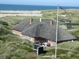 Thatched house with pool by the sea - SJ690，位于哈博尔的度假屋