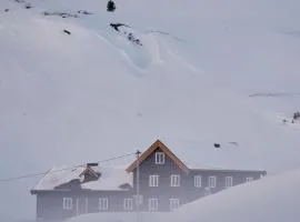 Fagerstrand, storhytte ved Bygdin i Jotunheimen