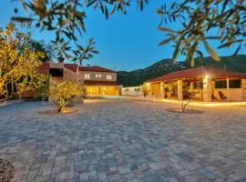 Villa Zara with heated Hydromassage-Pool