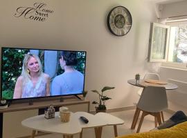 Chez Julie petit appartement une chambre rez jardin maison，位于图勒的酒店