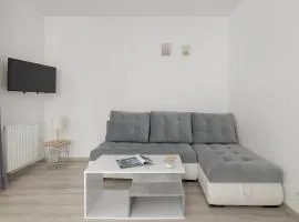 Bażantów Studio with Balcony Katowice by Noclegi Renters