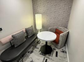 cozy one-bedroom in the heart of OC，位于圣安娜的酒店